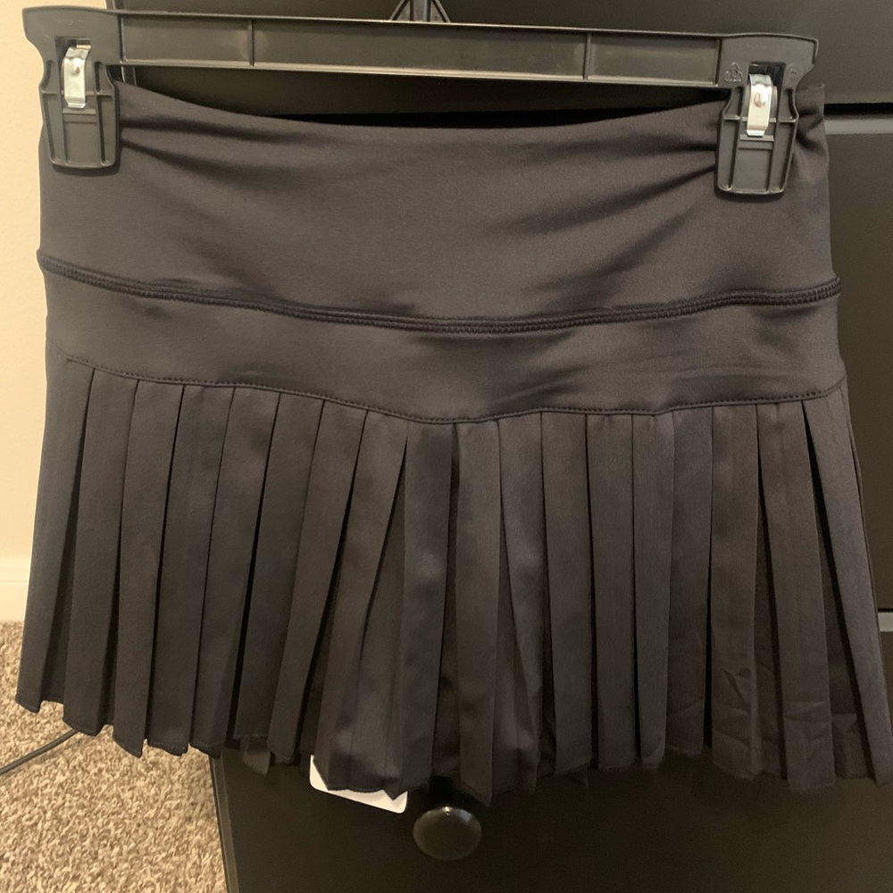 Brand NEW w/tags Gold Hinge black pleated tennis skirt